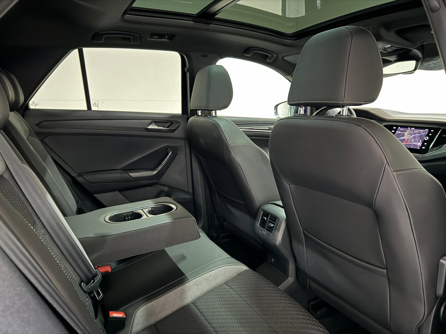 Volkswagen T-Roc 1.5 TSI R-Line Pano Virtual Beats Camera NAP