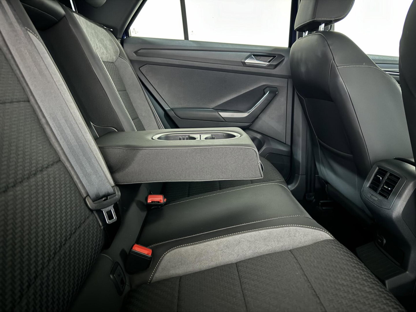 Volkswagen T-Roc 1.5 TSI R-Line Pano Virtual Beats Camera NAP