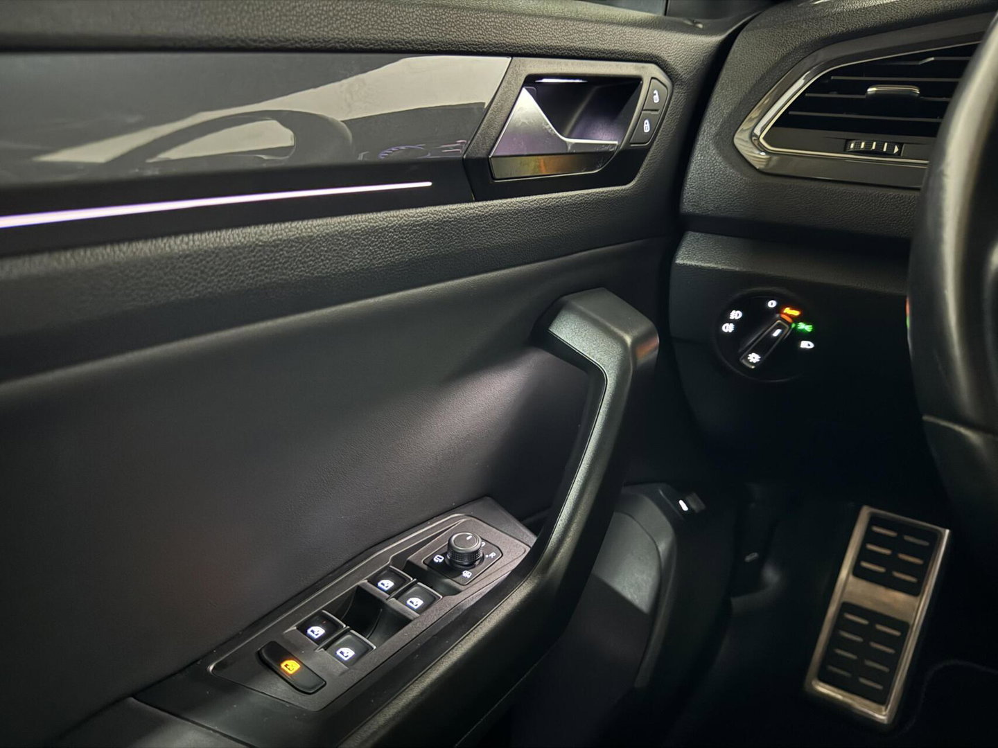 Volkswagen T-Roc 1.5 TSI R-Line Pano Virtual Beats Camera NAP