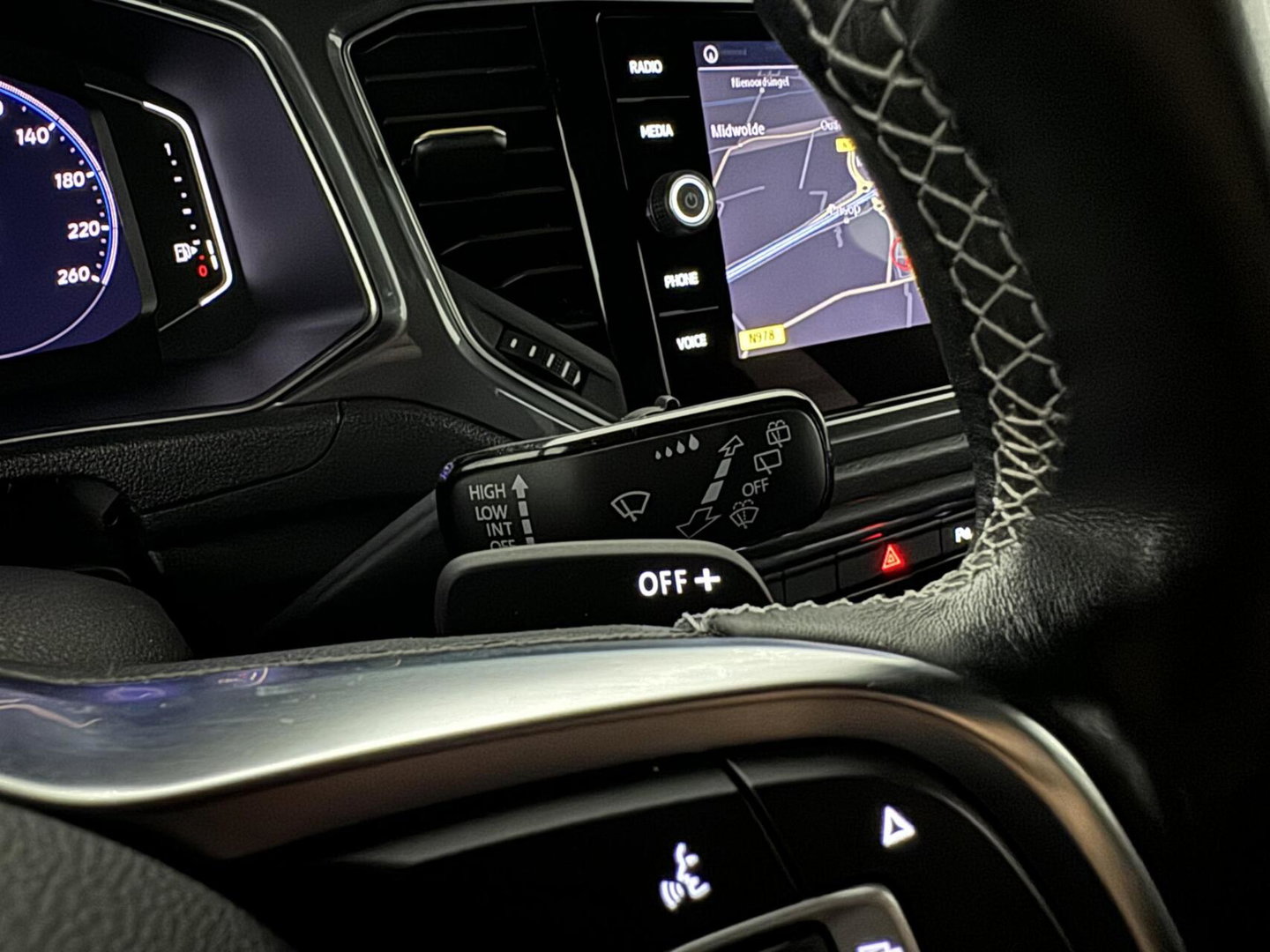 Volkswagen T-Roc 1.5 TSI R-Line Pano Virtual Beats Camera NAP