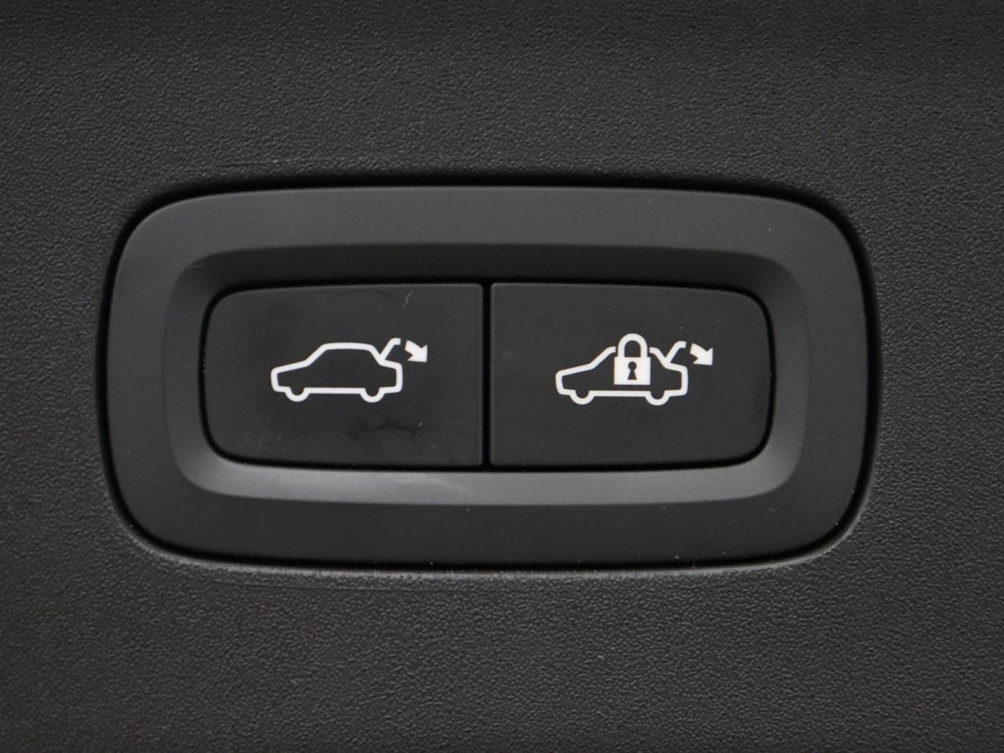 Polestar 2 Long Range Single Motor 78 kWh | SOH 93.8% | Trekhaak | Panoramadak | Harman/Kardon | Memory | Stuur/stoelverwarming | Camera | Carplay | Plus Pack |