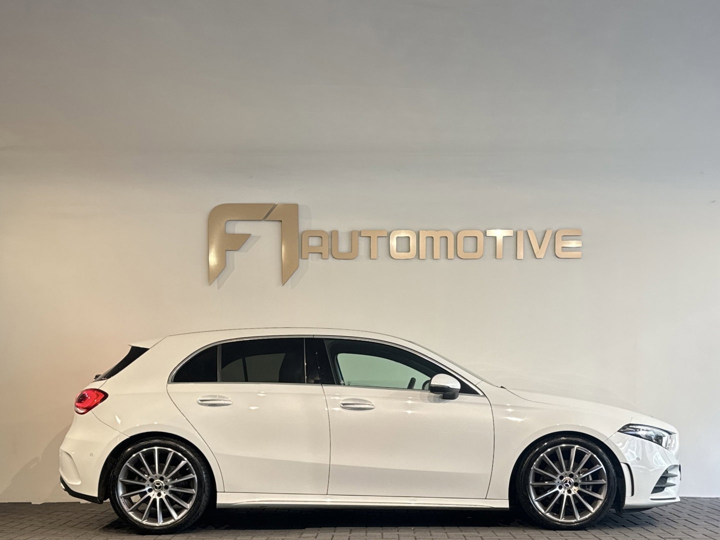 Mercedes-Benz A-Klasse 200 AMG Keyless|Dodehoek|Blindspot|ACC|360 Camera