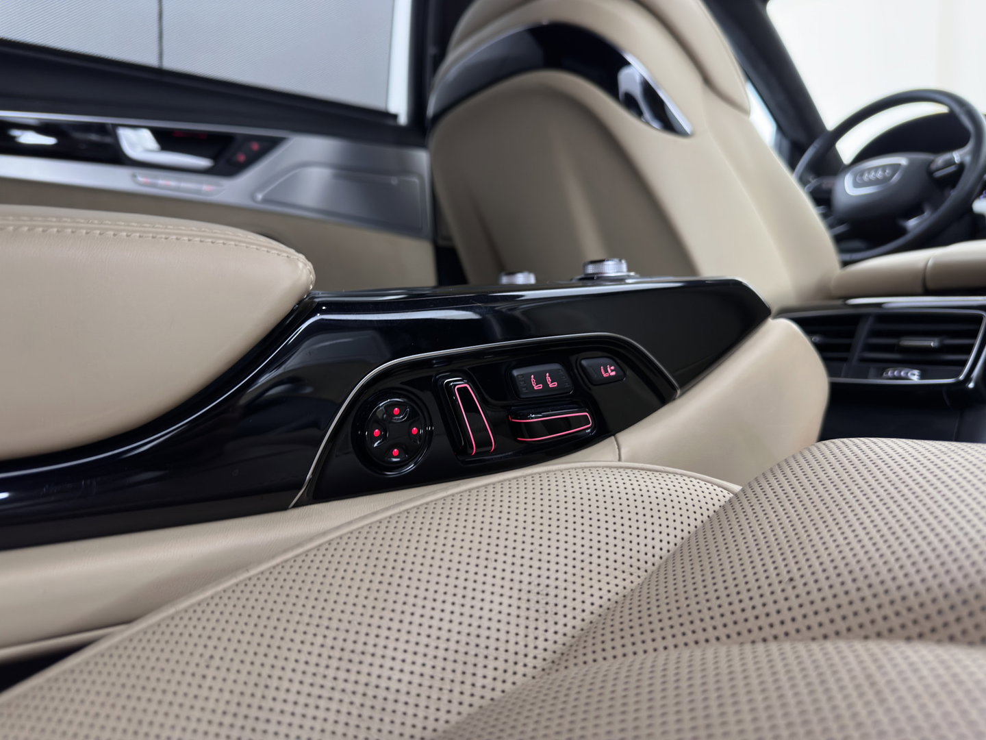 Audi A8 6.3 W12 quattro Lang Pro Line+ * Full Options *
