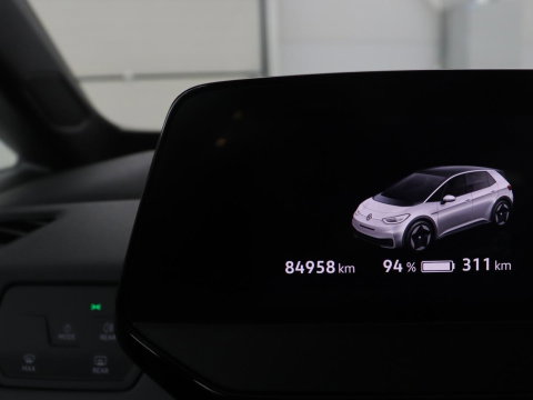 Volkswagen ID.3 Life 58 kWh | SOH 93.6% | Adaptive cruise | Stuur/stoel verwarming | Sfeerverlichting | Park assist | Carplay |