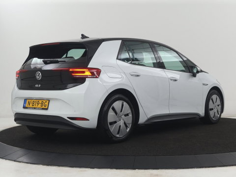 Volkswagen ID.3 Life 58 kWh | SOH 93.6% | Adaptive cruise | Stuur/stoel verwarming | Sfeerverlichting | Park assist | Carplay |