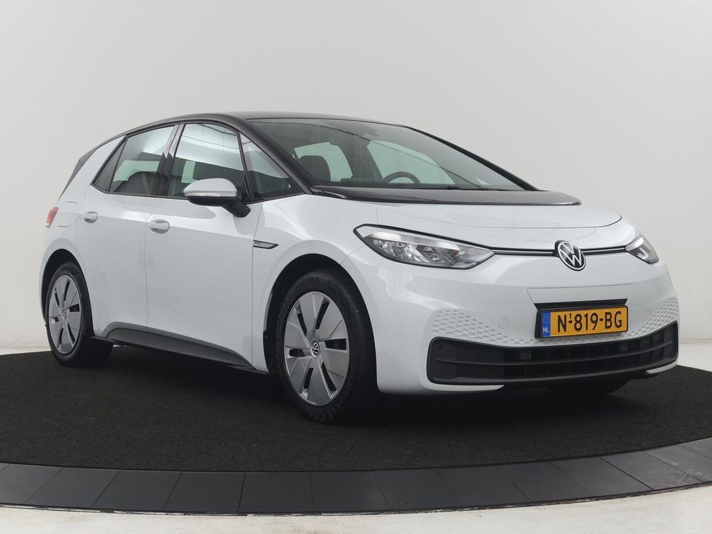 Volkswagen ID.3 Life 58 kWh | SOH 93.6% | Adaptive cruise | Stuur/stoel verwarming | Sfeerverlichting | Park assist | Carplay |