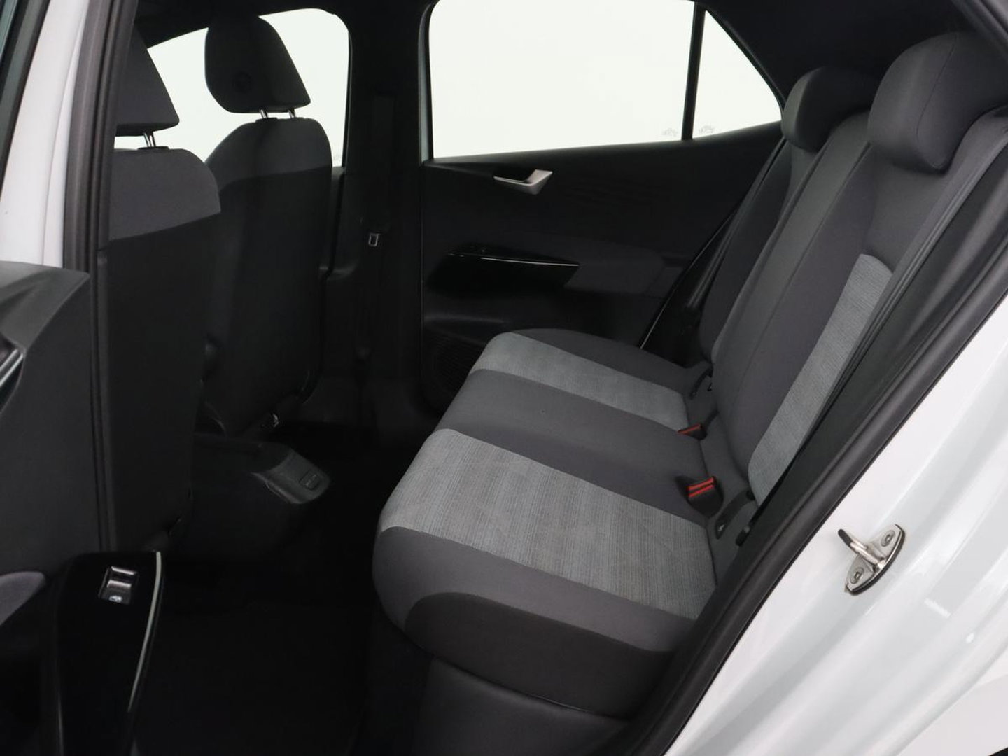 Volkswagen ID.3 Life 58 kWh | SOH 93.6% | Adaptive cruise | Stuur/stoel verwarming | Sfeerverlichting | Park assist | Carplay |