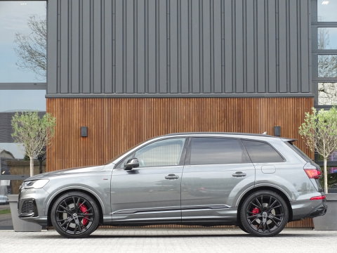 Audi Q7 60 TFSI e 456PK Competition / Bose / 22'' / LED / 360°