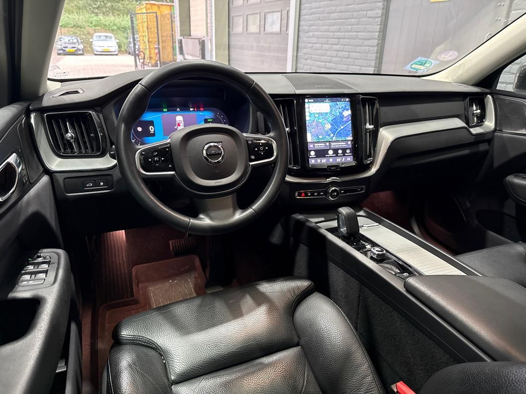Volvo XC60 T8 Plus Bright | Long Range | Harman/Kardon | Trekhaak | Panoramdak | BLIS | Camera | ACC | Standkachel | 20 Inch