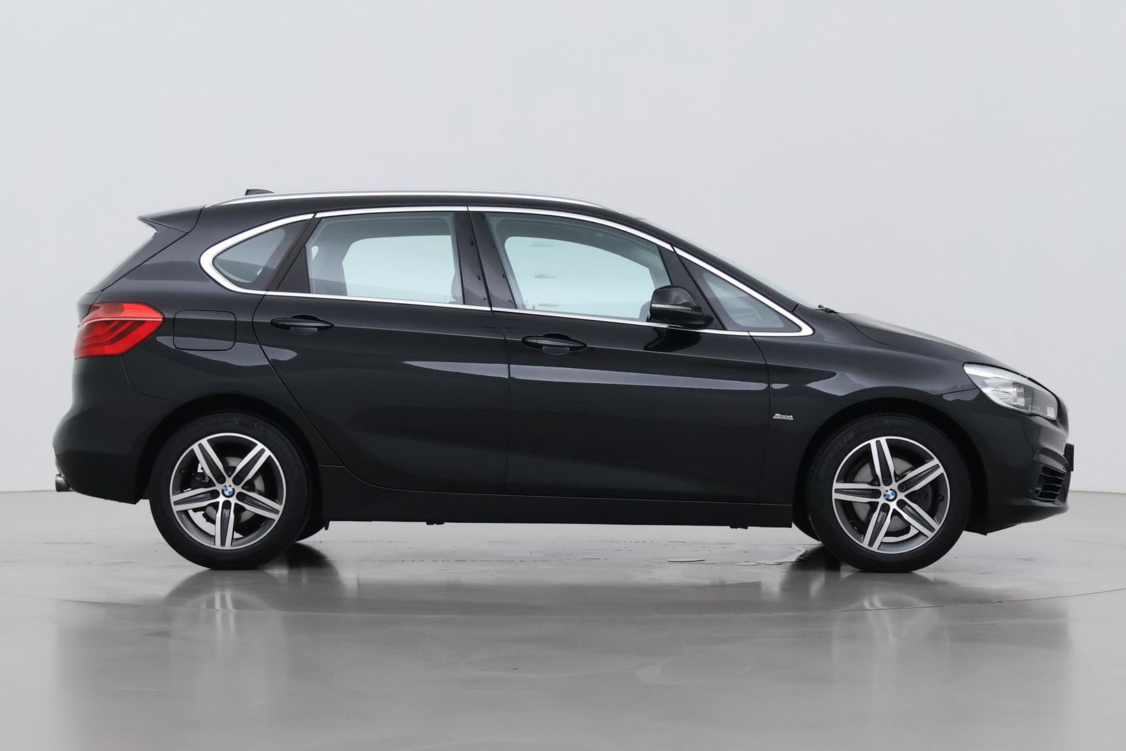 BMW 2 Serie Active Tourer 220i Centennial High Executive | Trekhaak | Head-Up | Keyless | Stoel+Stuurverwarming | Parkeerassistent | Leder | LED