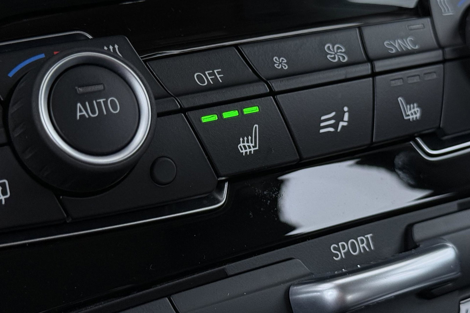 BMW 2 Serie Active Tourer 220i Centennial High Executive | Trekhaak | Head-Up | Keyless | Stoel+Stuurverwarming | Parkeerassistent | Leder | LED
