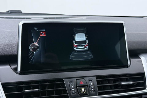 BMW 2 Serie Active Tourer 220i Centennial High Executive | Trekhaak | Head-Up | Keyless | Stoel+Stuurverwarming | Parkeerassistent | Leder | LED