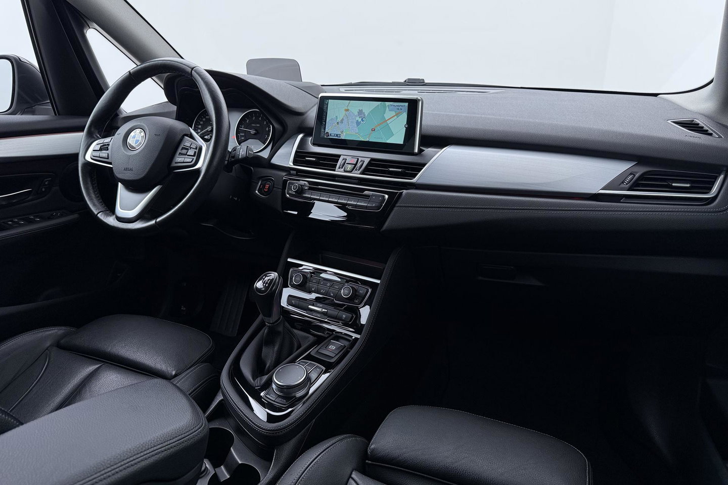 BMW 2 Serie Active Tourer 220i Centennial High Executive | Trekhaak | Head-Up | Keyless | Stoel+Stuurverwarming | Parkeerassistent | Leder | LED