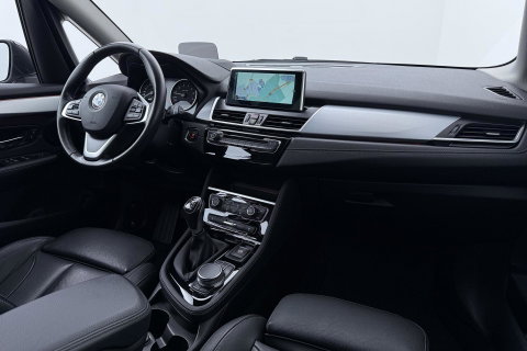 BMW 2 Serie Active Tourer 220i Centennial High Executive | Trekhaak | Head-Up | Keyless | Stoel+Stuurverwarming | Parkeerassistent | Leder | LED