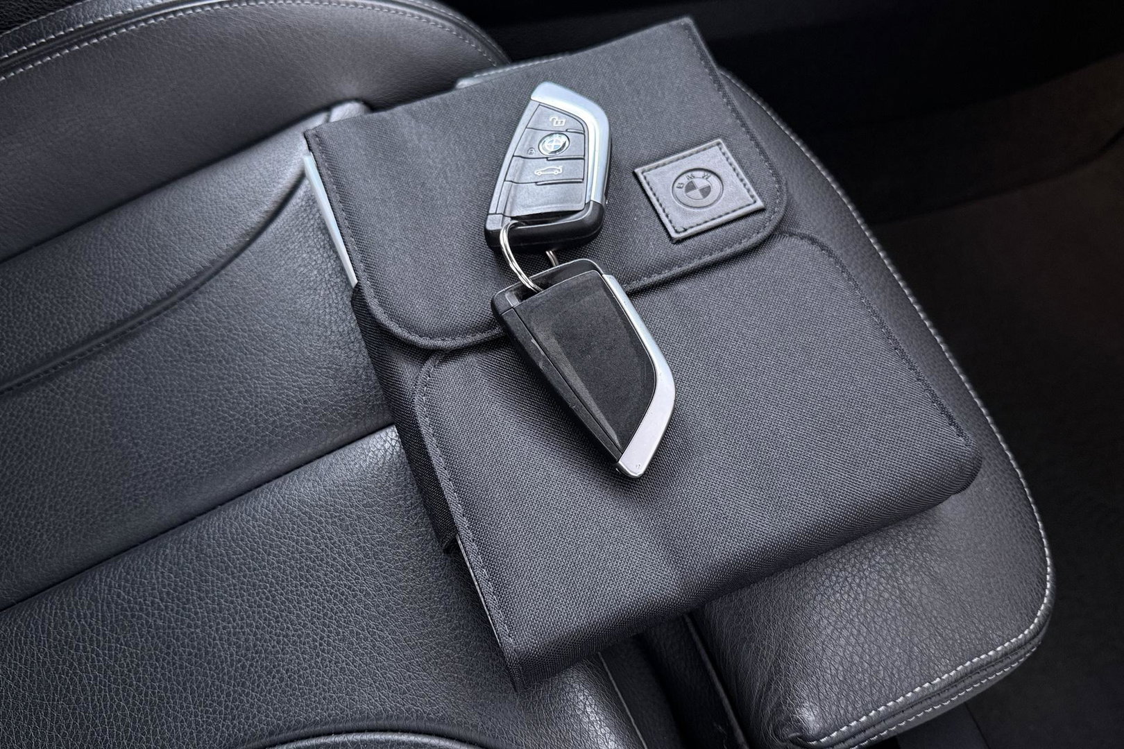 BMW 2 Serie Active Tourer 220i Centennial High Executive | Trekhaak | Head-Up | Keyless | Stoel+Stuurverwarming | Parkeerassistent | Leder | LED