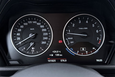 BMW 2 Serie Active Tourer 220i Centennial High Executive | Trekhaak | Head-Up | Keyless | Stoel+Stuurverwarming | Parkeerassistent | Leder | LED