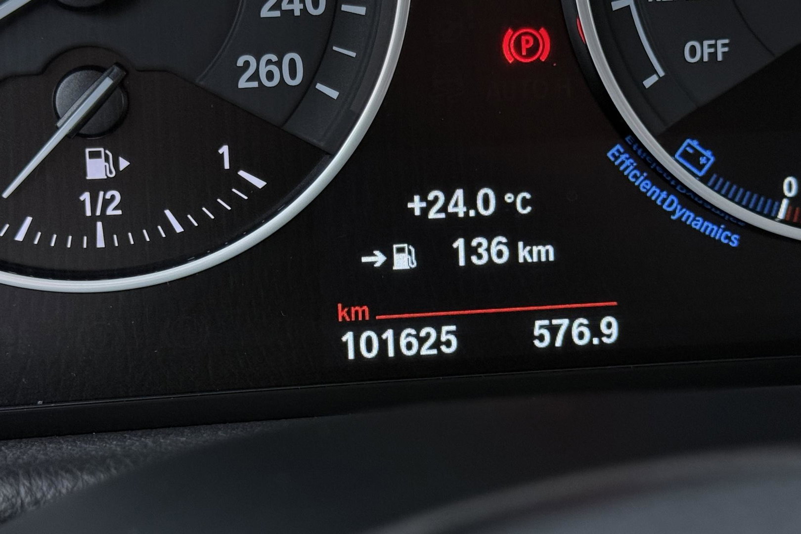 BMW 2 Serie Active Tourer 220i Centennial High Executive | Trekhaak | Head-Up | Keyless | Stoel+Stuurverwarming | Parkeerassistent | Leder | LED