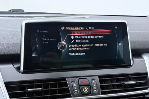 BMW 2 Serie Active Tourer 220i Centennial High Executive | Trekhaak | Head-Up | Keyless | Stoel+Stuurverwarming | Parkeerassistent | Leder | LED