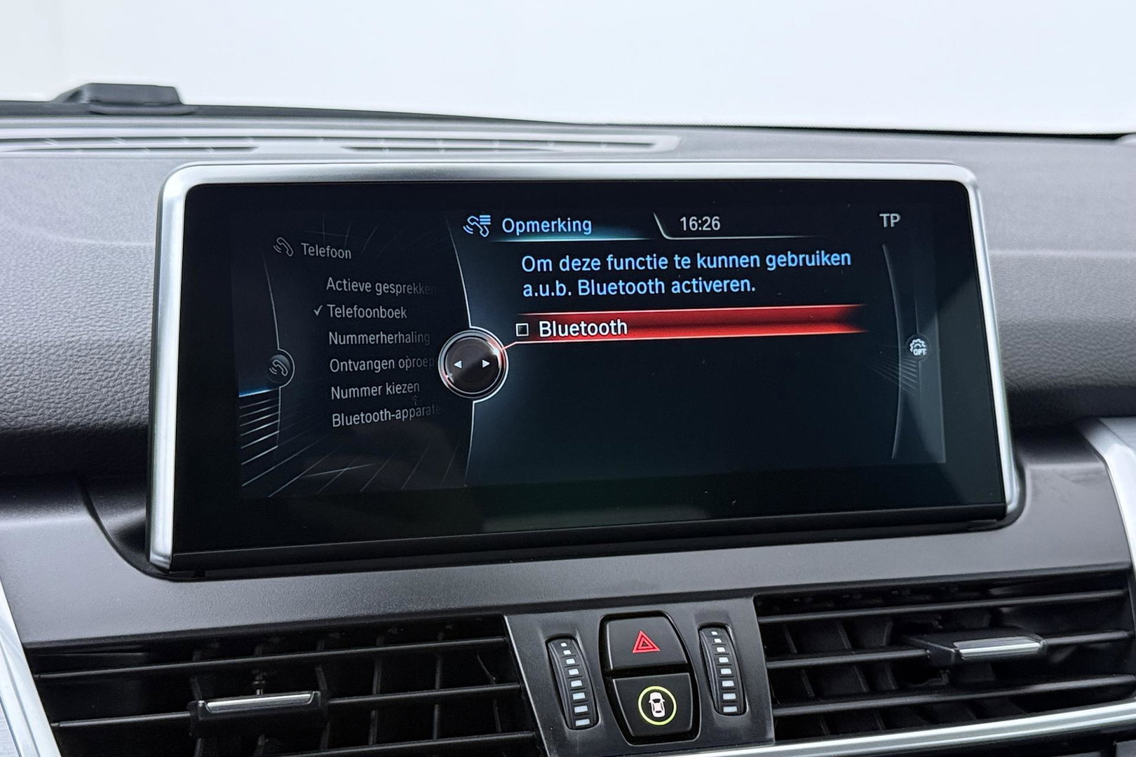 BMW 2 Serie Active Tourer 220i Centennial High Executive | Trekhaak | Head-Up | Keyless | Stoel+Stuurverwarming | Parkeerassistent | Leder | LED