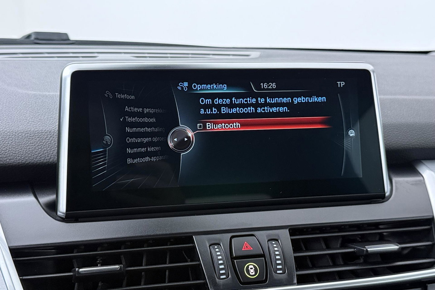 BMW 2 Serie Active Tourer 220i Centennial High Executive | Trekhaak | Head-Up | Keyless | Stoel+Stuurverwarming | Parkeerassistent | Leder | LED
