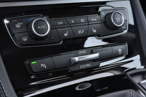 BMW 2 Serie Active Tourer 220i Centennial High Executive | Trekhaak | Head-Up | Keyless | Stoel+Stuurverwarming | Parkeerassistent | Leder | LED