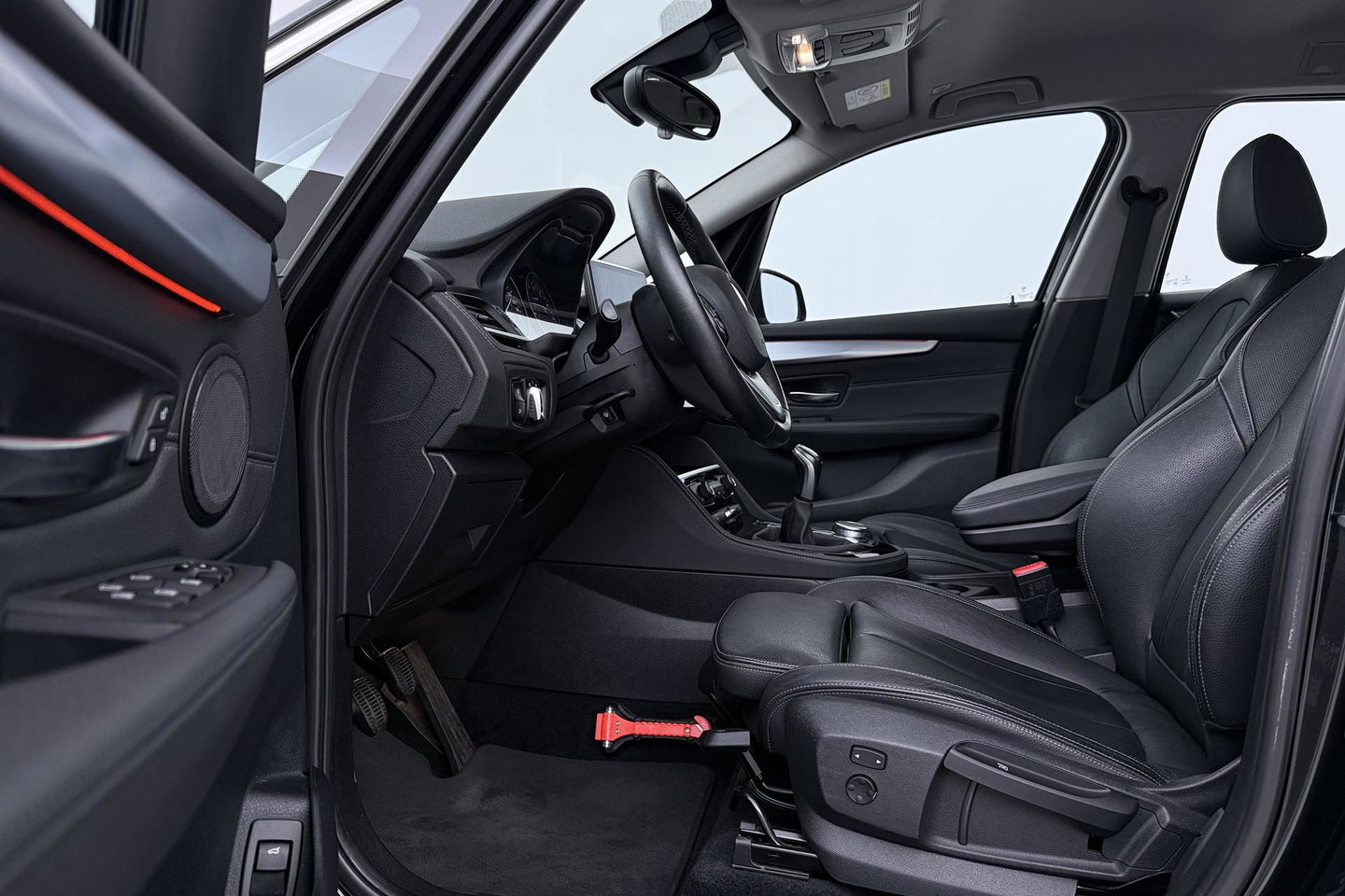 BMW 2 Serie Active Tourer 220i Centennial High Executive | Trekhaak | Head-Up | Keyless | Stoel+Stuurverwarming | Parkeerassistent | Leder | LED
