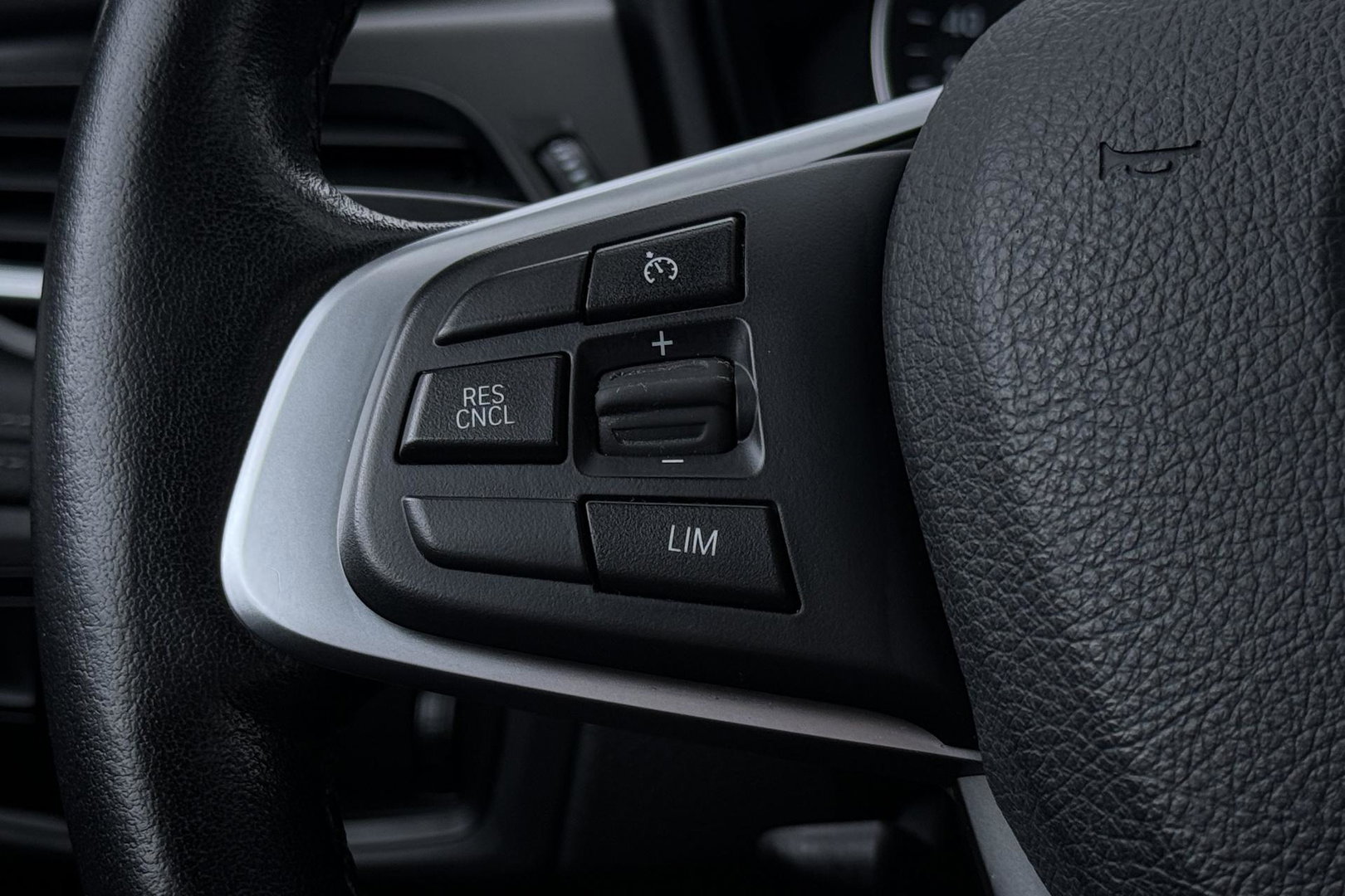 BMW 2 Serie Active Tourer 220i Centennial High Executive | Trekhaak | Head-Up | Keyless | Stoel+Stuurverwarming | Parkeerassistent | Leder | LED