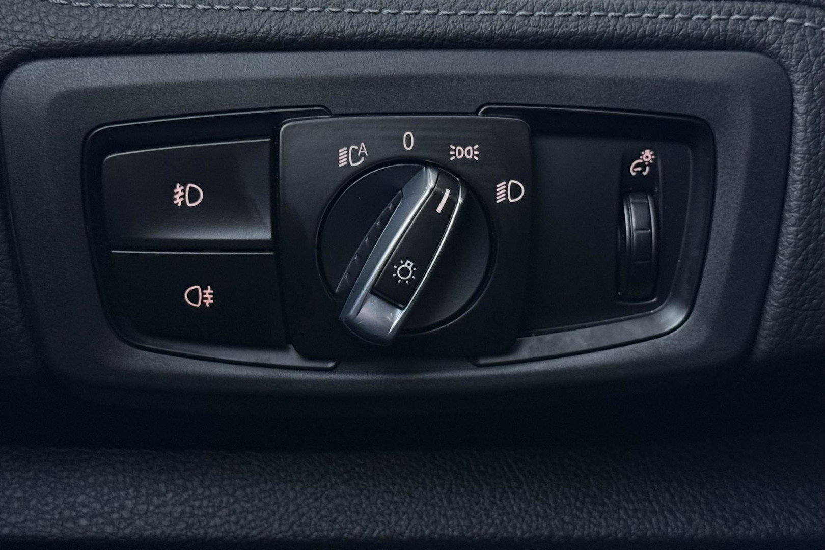 BMW 2 Serie Active Tourer 220i Centennial High Executive | Trekhaak | Head-Up | Keyless | Stoel+Stuurverwarming | Parkeerassistent | Leder | LED