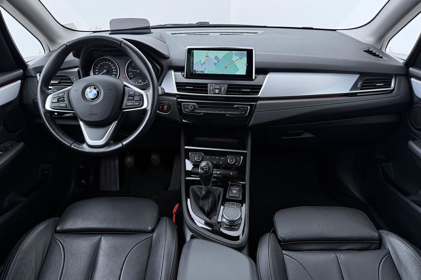 BMW 2 Serie Active Tourer 220i Centennial High Executive | Trekhaak | Head-Up | Keyless | Stoel+Stuurverwarming | Parkeerassistent | Leder | LED