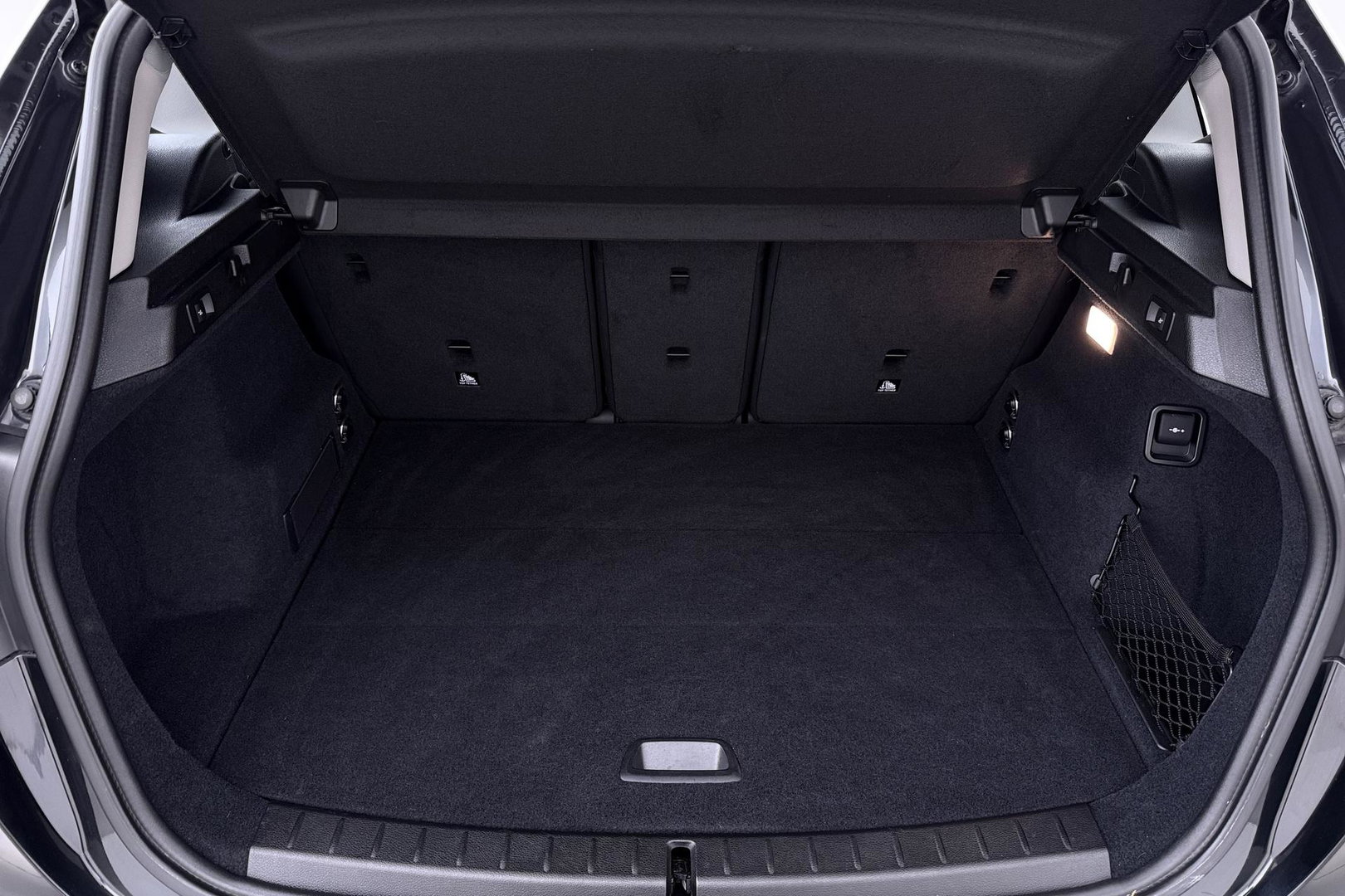 BMW 2 Serie Active Tourer 220i Centennial High Executive | Trekhaak | Head-Up | Keyless | Stoel+Stuurverwarming | Parkeerassistent | Leder | LED