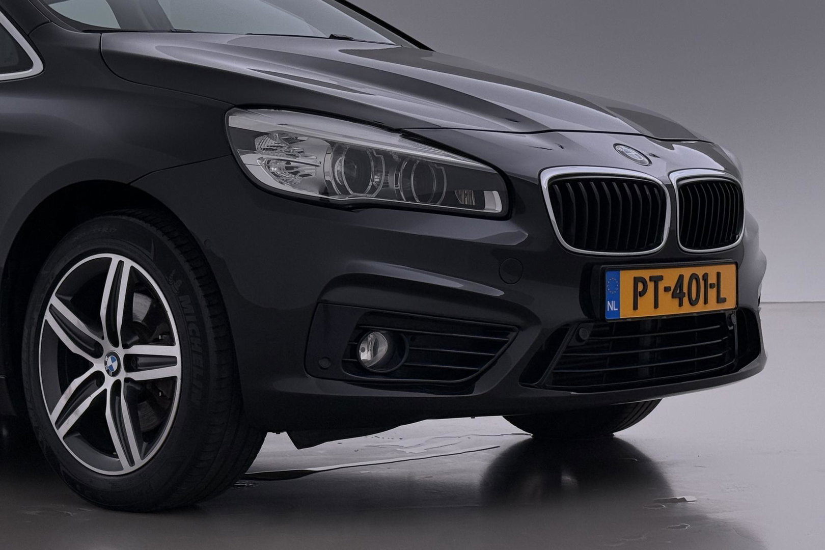 BMW 2 Serie Active Tourer 220i Centennial High Executive | Trekhaak | Head-Up | Keyless | Stoel+Stuurverwarming | Parkeerassistent | Leder | LED