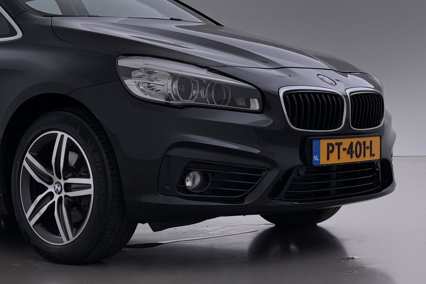 BMW 2 Serie Active Tourer 220i Centennial High Executive | Trekhaak | Head-Up | Keyless | Stoel+Stuurverwarming | Parkeerassistent | Leder | LED
