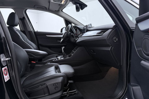 BMW 2 Serie Active Tourer 220i Centennial High Executive | Trekhaak | Head-Up | Keyless | Stoel+Stuurverwarming | Parkeerassistent | Leder | LED