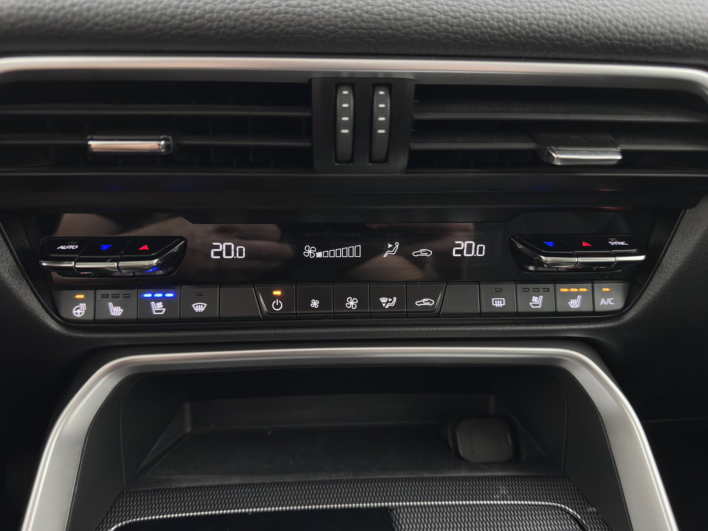Mazda CX-60 2.5 e-SkyActiv PHEV Exclusive-Line [3-Fase] (Plug-in) (INCL.BTW) Aut. *LEATHER | HEAD-UP | FULL-LED | BLINDSPOT | HEATED/COOLD-COMFORTSEATS | MEMORY-PACK | DIGI-COCKPIT | KEYLESS | DAB | NAVI-FULLMAP | CAMERA | CARPLAY | SHIFTPADDLES*
