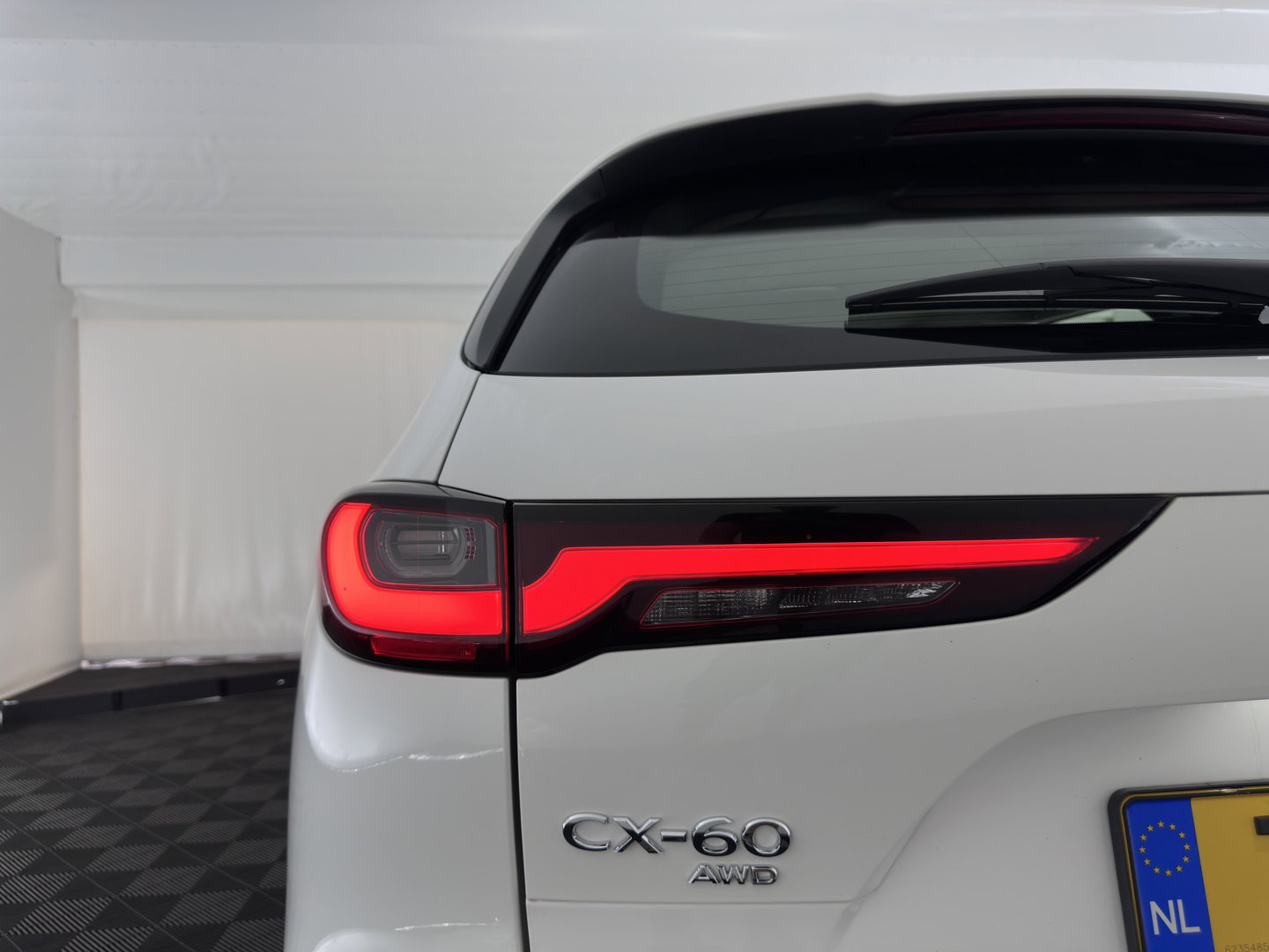 Mazda CX-60 2.5 e-SkyActiv PHEV Exclusive-Line [3-Fase] (Plug-in) (INCL.BTW) Aut. *LEATHER | HEAD-UP | FULL-LED | BLINDSPOT | HEATED/COOLD-COMFORTSEATS | MEMORY-PACK | DIGI-COCKPIT | KEYLESS | DAB | NAVI-FULLMAP | CAMERA | CARPLAY | SHIFTPADDLES*