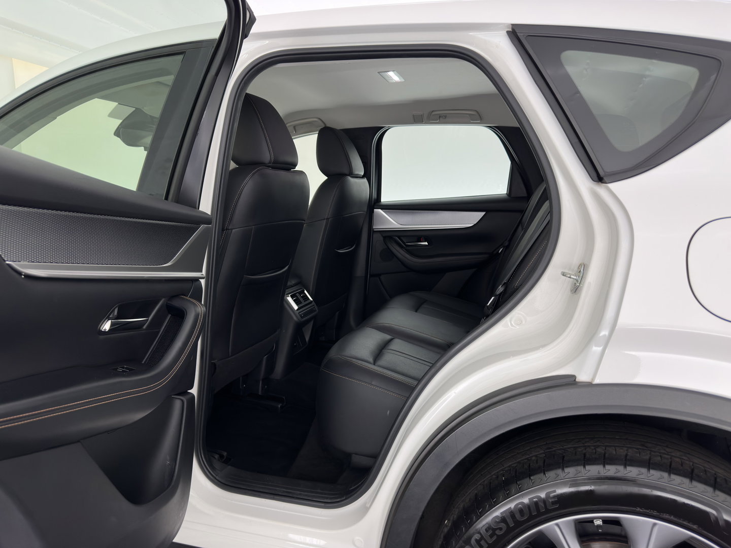 Mazda CX-60 2.5 e-SkyActiv PHEV Exclusive-Line [3-Fase] (Plug-in) (INCL.BTW) Aut. *LEATHER | HEAD-UP | FULL-LED | BLINDSPOT | HEATED/COOLD-COMFORTSEATS | MEMORY-PACK | DIGI-COCKPIT | KEYLESS | DAB | NAVI-FULLMAP | CAMERA | CARPLAY | SHIFTPADDLES*