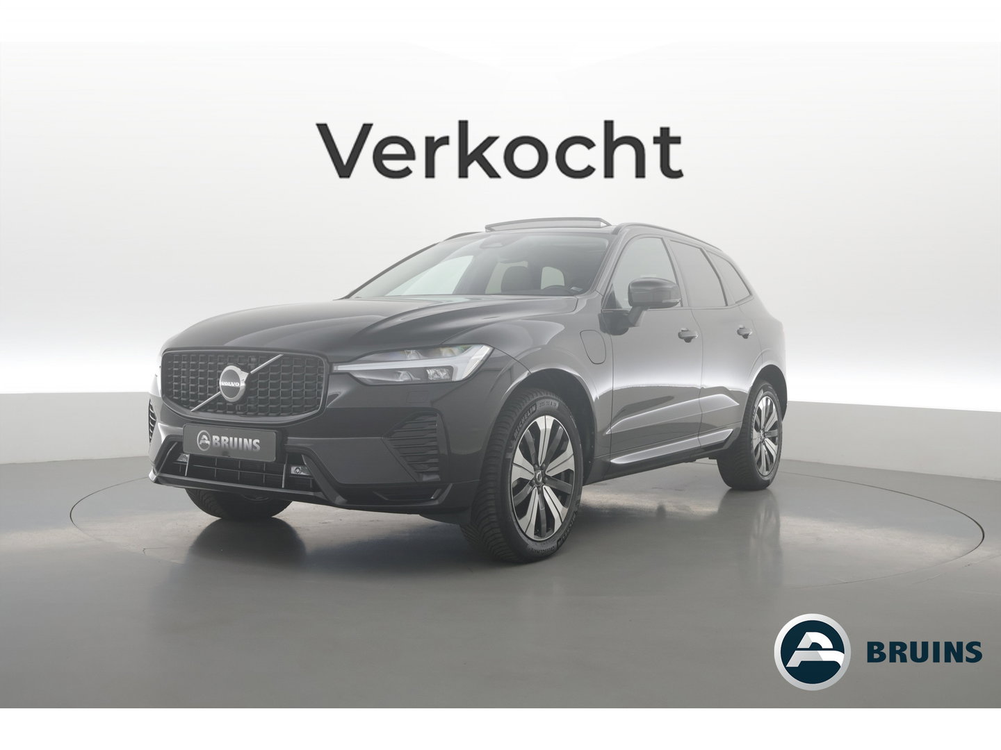 Volvo XC60 2.0 T6 Plug-in hybrid AWD Plus Dark | Leer | Pilot Ass. | Pano-dak | Harman/ Kardon | Ver. Voorruit | Stoel + stuurverwarming |