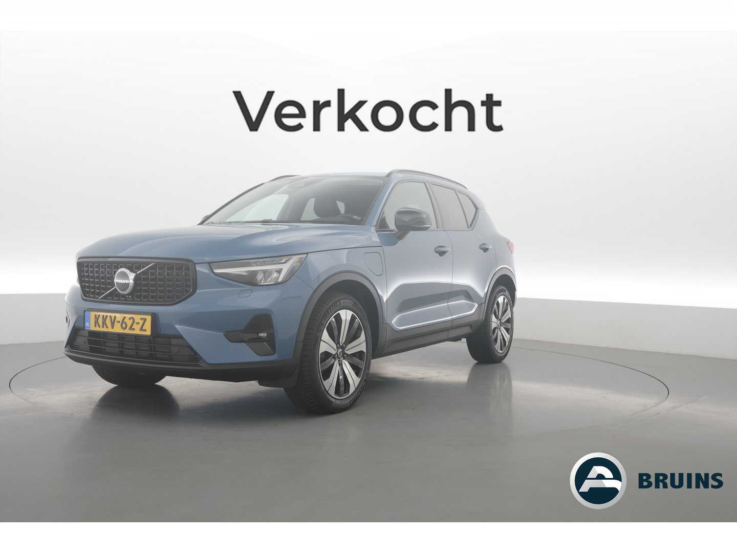 Volvo XC40 1.5 T5 Plug-in hybrid Plus Dark | Leer | ACC | Blis (dodehoek) | Harman & Kardon | Stoel + stuurverw. | verw. voorruit |
