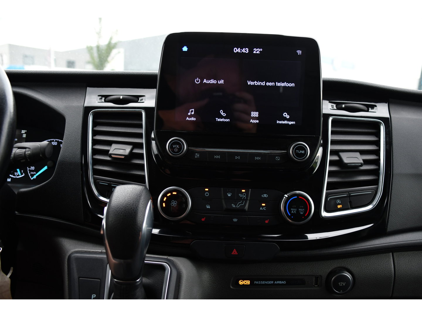 Ford Transit Custom 280 2.0 TDCI L1H1 Black Edition Camera, Cruise, Carplay, 170pk, Automaat, Stoelverwarming, Trekhaak, Multimedia, Xenon, Uniek!