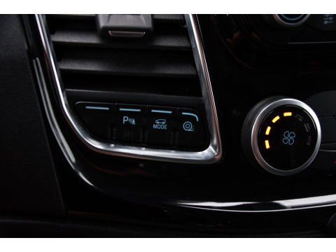 Ford Transit Custom 280 2.0 TDCI L1H1 Black Edition Camera, Cruise, Carplay, 170pk, Automaat, Stoelverwarming, Trekhaak, Multimedia, Xenon, Uniek!