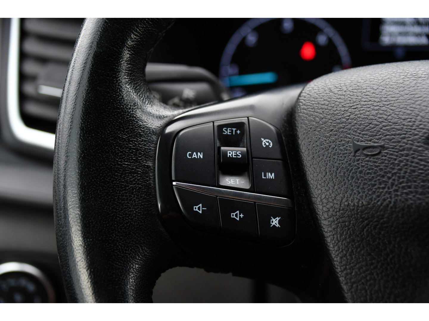 Ford Transit Custom 280 2.0 TDCI L1H1 Black Edition Camera, Cruise, Carplay, 170pk, Automaat, Stoelverwarming, Trekhaak, Multimedia, Xenon, Uniek!
