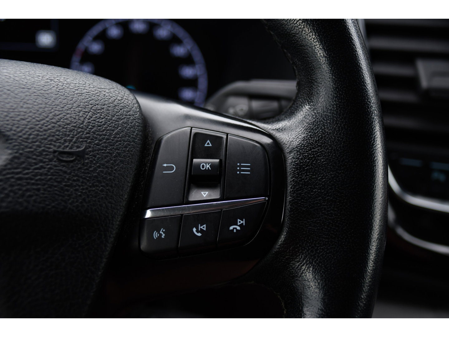 Ford Transit Custom 280 2.0 TDCI L1H1 Black Edition Camera, Cruise, Carplay, 170pk, Automaat, Stoelverwarming, Trekhaak, Multimedia, Xenon, Uniek!