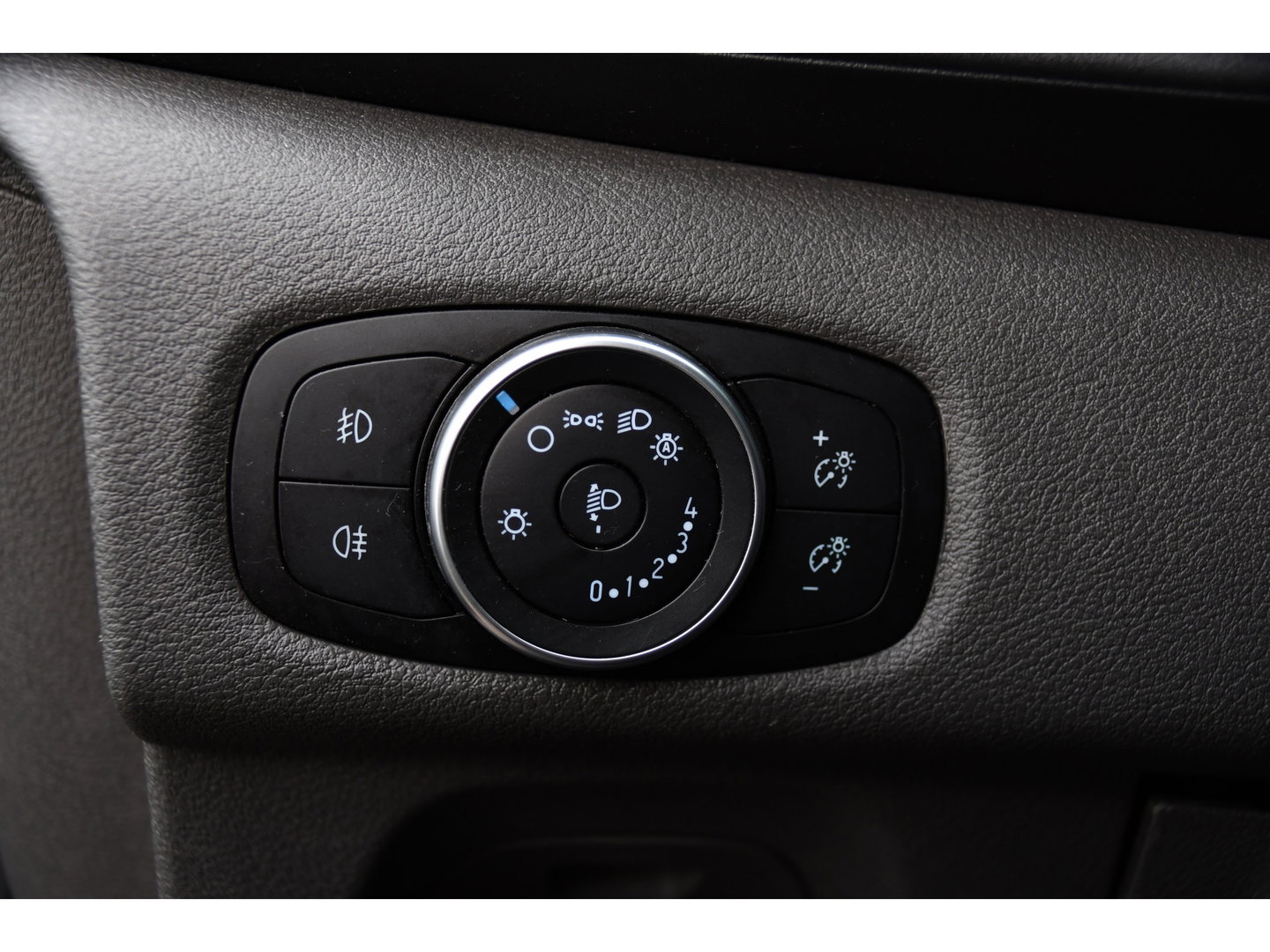 Ford Transit Custom 280 2.0 TDCI L1H1 Black Edition Camera, Cruise, Carplay, 170pk, Automaat, Stoelverwarming, Trekhaak, Multimedia, Xenon, Uniek!
