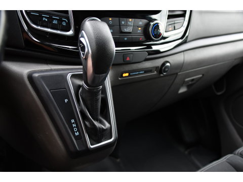 Ford Transit Custom 280 2.0 TDCI L1H1 Black Edition Camera, Cruise, Carplay, 170pk, Automaat, Stoelverwarming, Trekhaak, Multimedia, Xenon, Uniek!