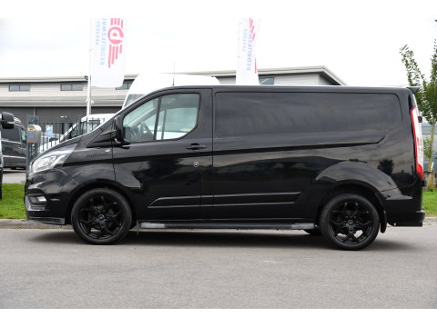 Ford Transit Custom 280 2.0 TDCI L1H1 Black Edition Camera, Cruise, Carplay, 170pk, Automaat, Stoelverwarming, Trekhaak, Multimedia, Xenon, Uniek!