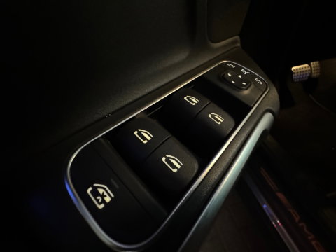 Mercedes-Benz GLB 250 AMG 4MATIC Pano|Sfeer|360 Camera|Stoelverwarming