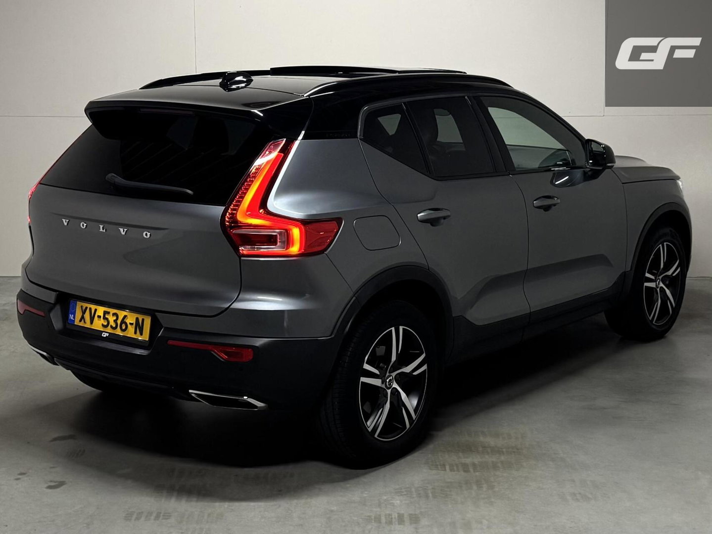 Volvo XC40 2.0 T4 R-Design Pano Leer Autopilot Camera Trekh. NAP