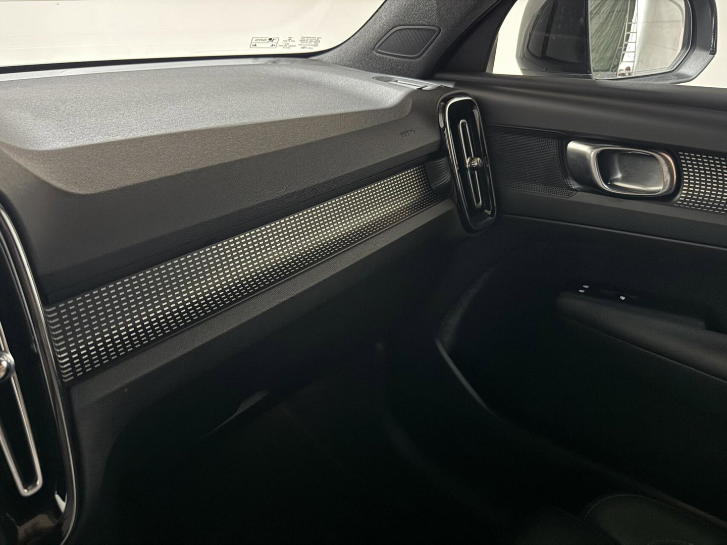 Volvo XC40 2.0 T4 R-Design Pano Leer Autopilot Camera Trekh. NAP