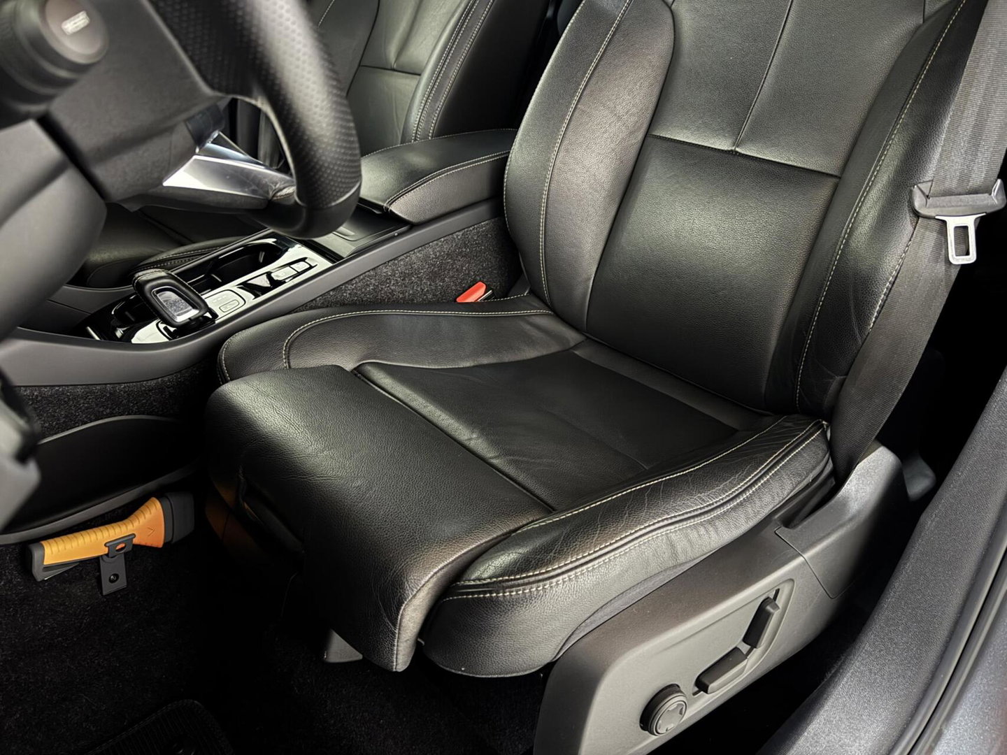 Volvo XC40 2.0 T4 R-Design Pano Leer Autopilot Camera Trekh. NAP