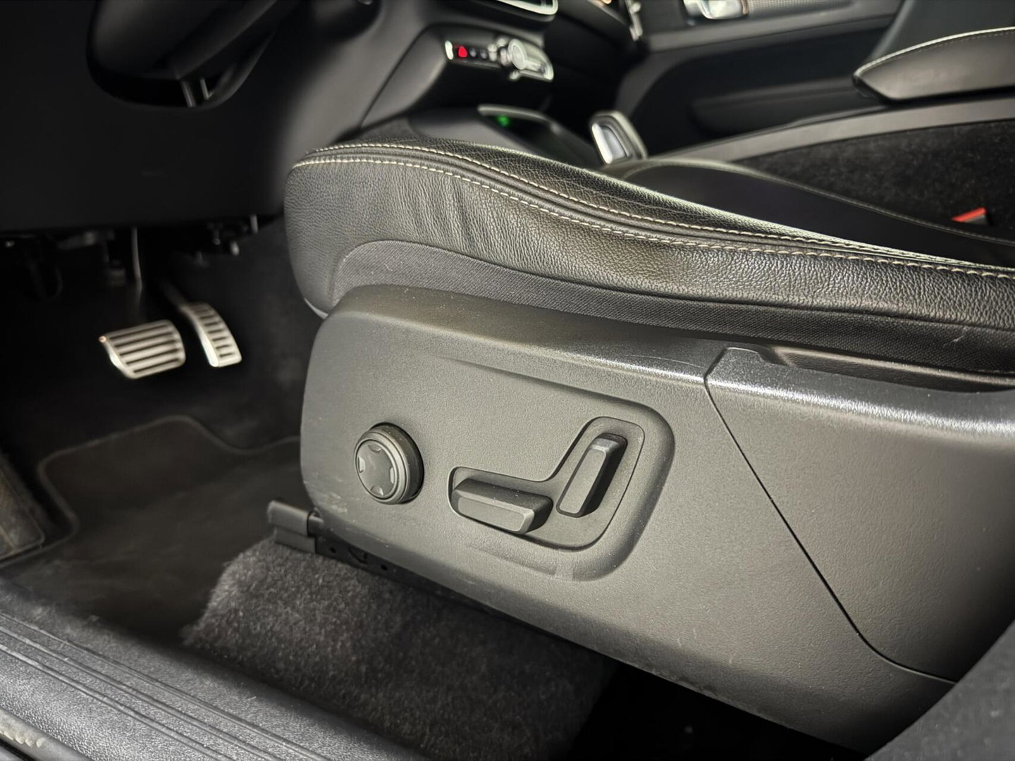 Volvo XC40 2.0 T4 R-Design Pano Leer Autopilot Camera Trekh. NAP